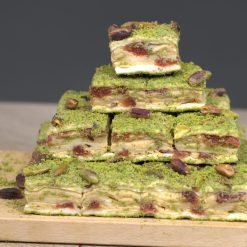 Çilek Parçacıklı Fıstıklı Katmer Lokum